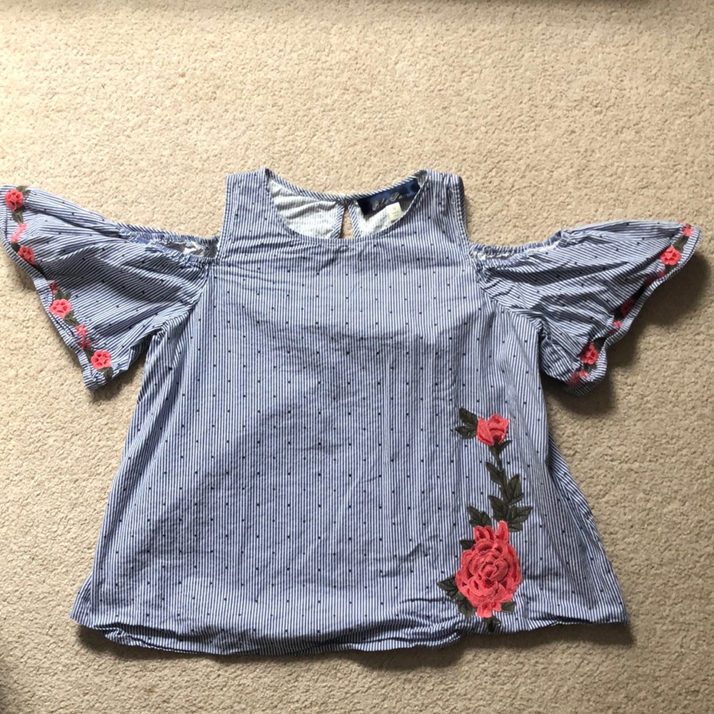 Cold shoulder top
